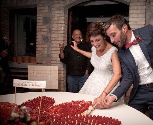 Sciuscia-e-Barbara_Torta-nuziale-con-frutta-youco-wedding-planning-perugia